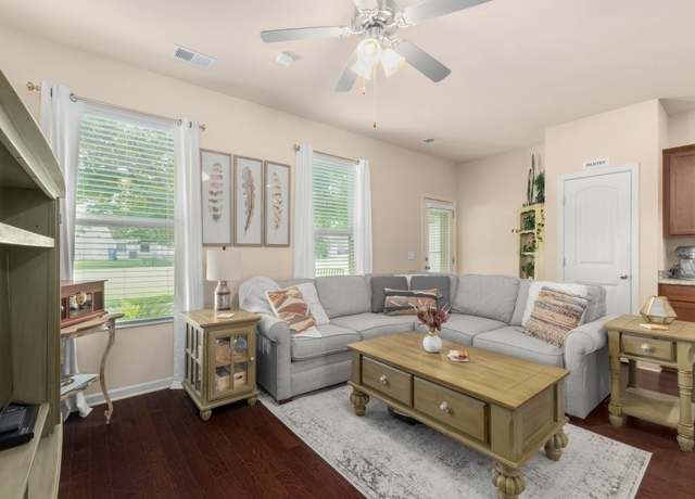 Property at 4010 Cannonsgate Ln, Murfreesboro, TN 37128, 3 beds, 2.5 baths