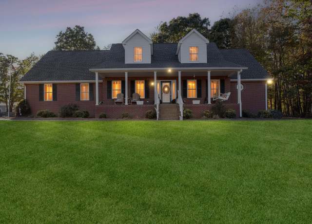 Property at 3074 Loren Ln, Centerville, TN 37033, 5 beds, 3.5 baths