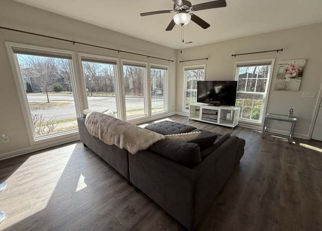 Property at 340A Lakeside Park Dr, Hendersonville, TN 37075, 2 beds, 2.5 baths