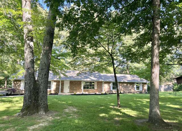 Property at 304 Sharondale Dr, Tullahoma, TN 37388, 5 beds, 4 baths