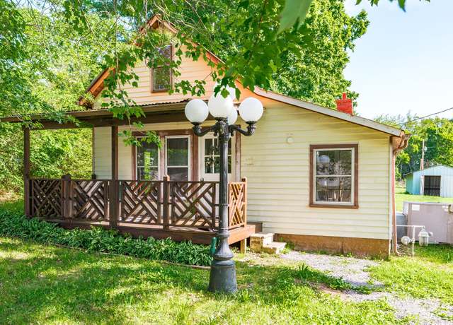 Property at 407 College St, Portland, TN 37148, 2 beds, 1 bath