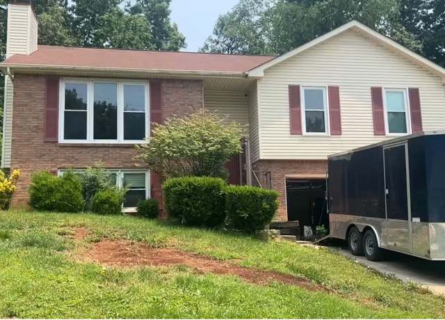 Property at 1215 Verkler Dr, Clarksville, TN 37042, 3 beds, 2.5 baths