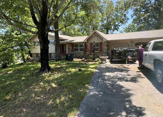 Property at 1324 Clearpoint Dr, Hixson, TN 37343, 3 beds, 2.5 baths