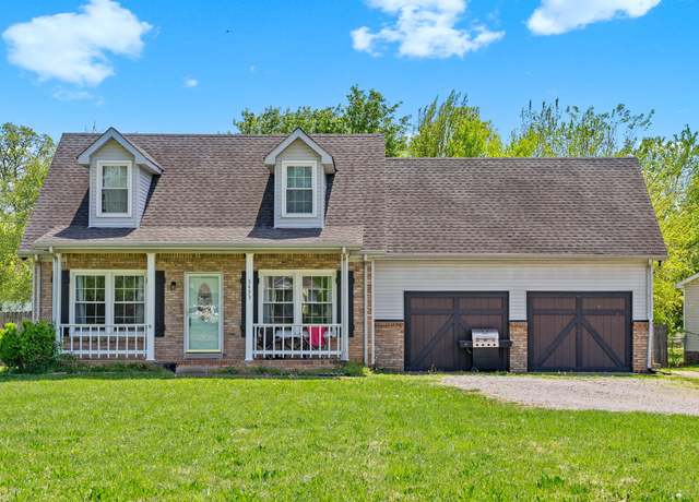 Property at 3433 Oak Lawn Dr, Clarksville, TN 37042, 4 beds, 2 baths