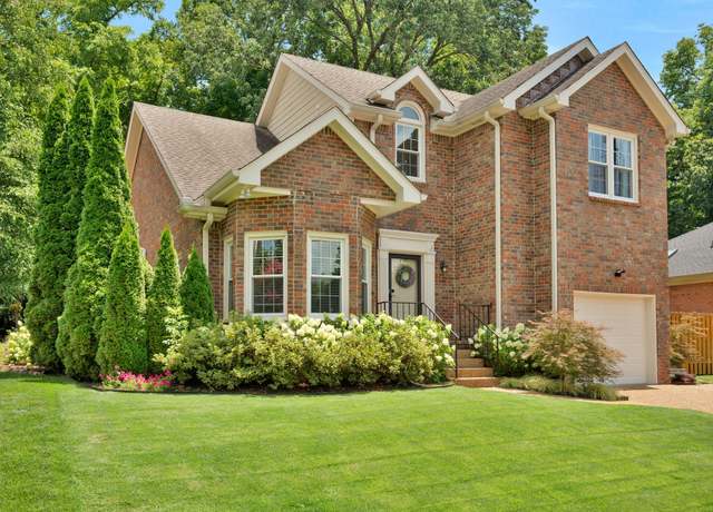 Property at 1025 Saint Andrews Pl, Nashville, TN 37204, 3 beds, 2.5 baths