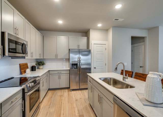 Property at 1152 Ross Farms Blvd, Clarksville, TN 37043, 3 beds, 2.5 baths
