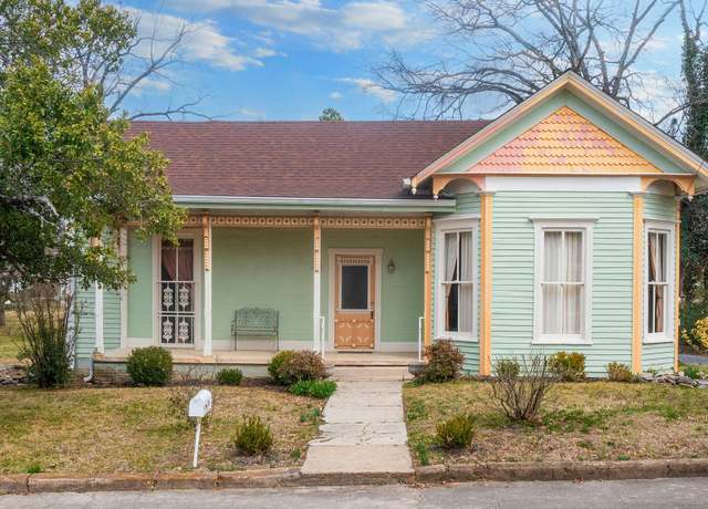 Property at 709 Belmont Ave, Shelbyville, TN 37160, 3 beds, 2 baths