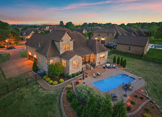 Property at 715 Farmington Dr, Lebanon, TN 37087, 4 beds, 3 baths