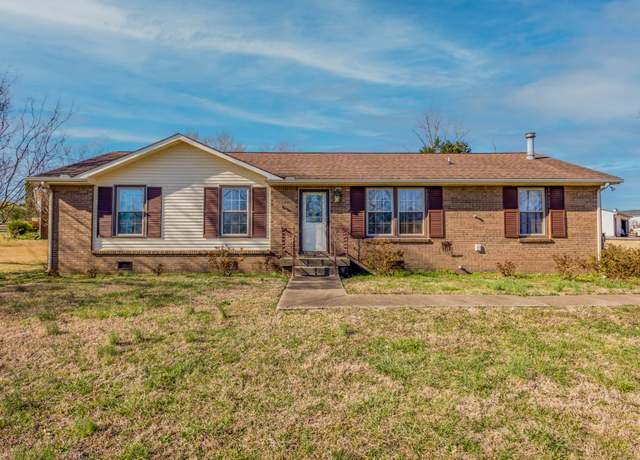 Property at 312 Mills Dr, Clarksville, TN 37042, 3 beds, 1.5 baths