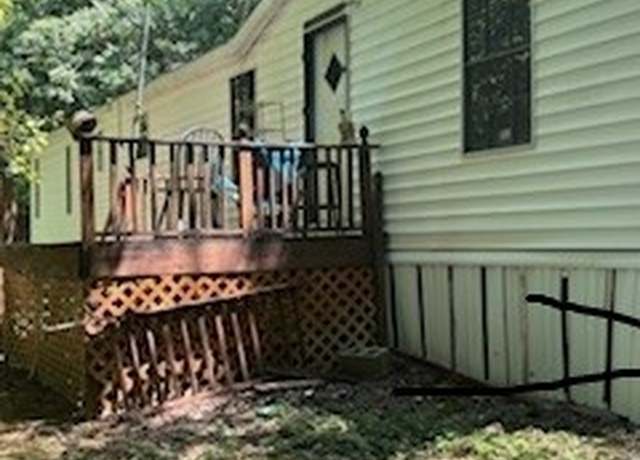 Property at 3394 Mcminnville Hwy E, Woodbury, TN 37190, 2 beds, 1.5 baths