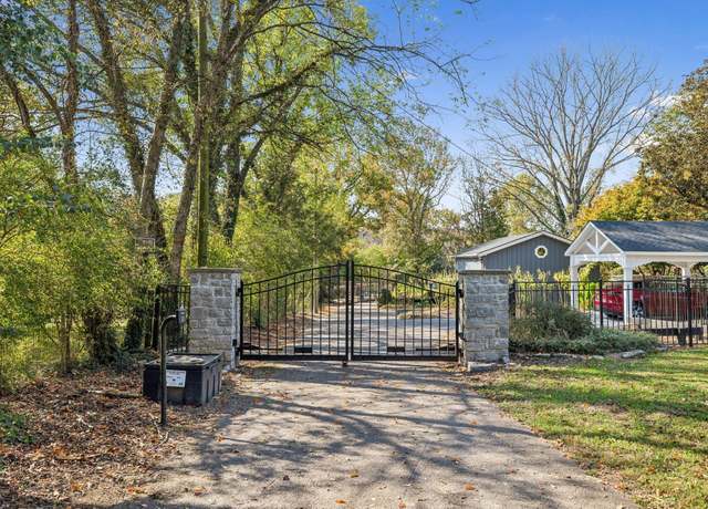Property at 9032 S Harpeth Ct, Nashville, TN 37221, 4 beds, 4 baths