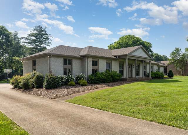 Property at 405 Oakvale Dr, Brentwood, TN 37027, 4 beds, 3 baths