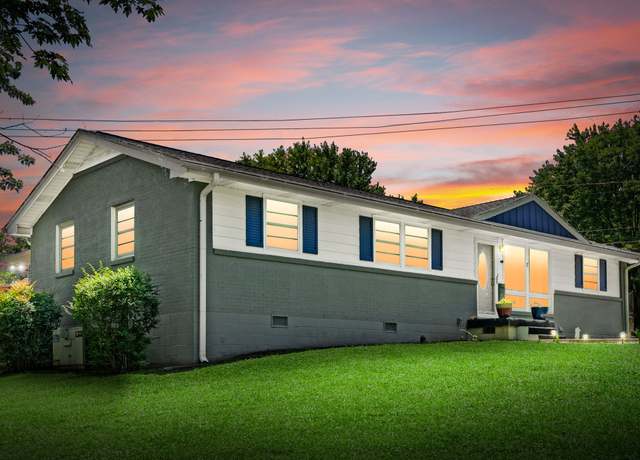 Property at 303 Hilldale Ln, Clarksville, TN 37043, 4 beds, 3 baths