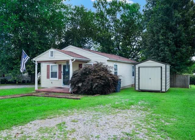 Property at 110 Ash St, Mcminnville, TN 37110, 2 beds, 1.5 baths