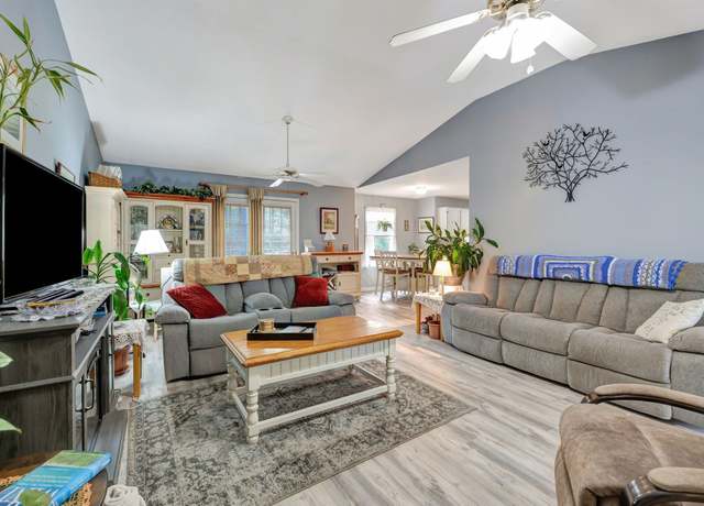Property at 1509 Bradshaw Dr, Columbia, TN 38401, 3 beds, 2 baths