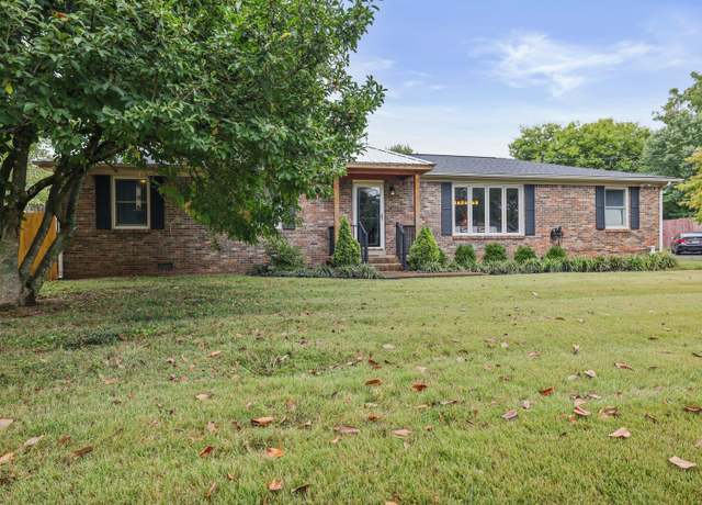 Property at 220 Hampton Rd, Columbia, TN 38401, 3 beds, 2 baths
