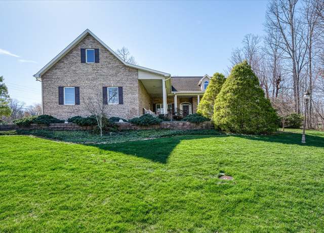 Property at 141 Mountain View Dr, Crossville, TN 38558, 3 beds, 3 baths