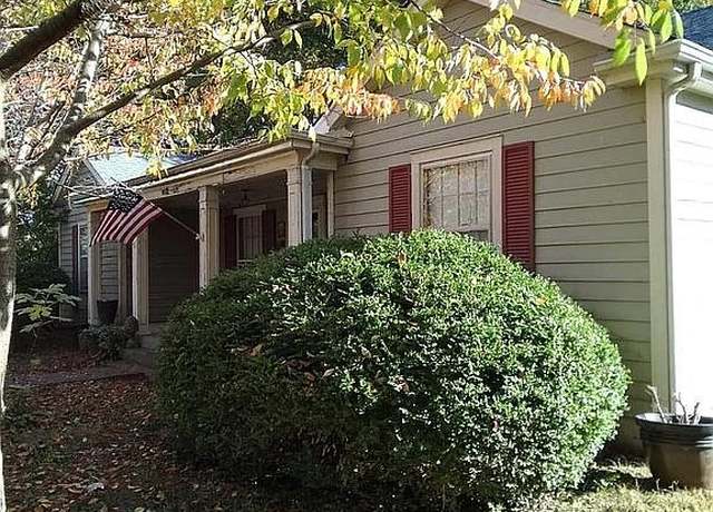 Property at 1802 Glen Oaks Ln, Dyersburg, TN 38024, 3 beds, 2 baths