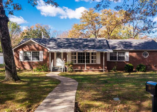 Property at 400 Edgewood Dr, Tullahoma, TN 37388, 4 beds, 2 baths