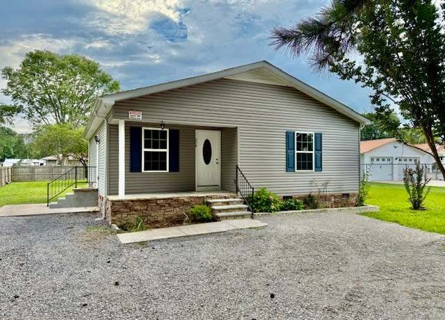 Property at 208 Broadrick St, Tullahoma, TN 37388, 3 beds, 2 baths