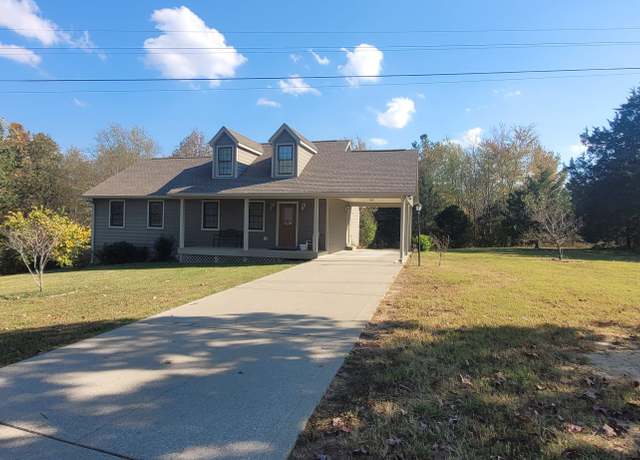 Property at 104 Oak Crest Dr, Tennessee Ridge, TN 37178, 3 beds, 2 baths