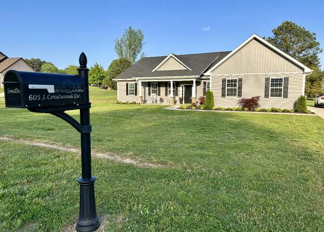 Property at 605 S Crestwood Dr, Paris, TN 38242, 3 beds, 3 baths