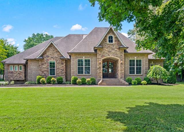 Property at 2976 Rossview Rd, Clarksville, TN 37043, 3 beds, 2.5 baths