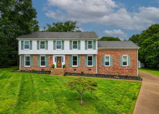 Property at 121 E Ervin Dr, Hendersonville, TN 37075, 4 beds, 3.5 baths