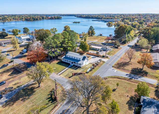 Property at 100 Imperial Pt, Hendersonville, TN 37075, 4 beds, 4.5 baths