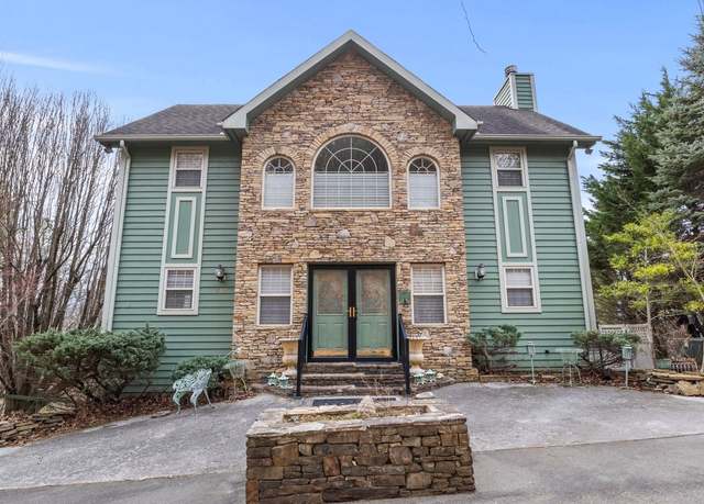 Property at 907 Smoky Bears Way, Gatlinburg, TN 37738, 4 beds, 3.5 baths