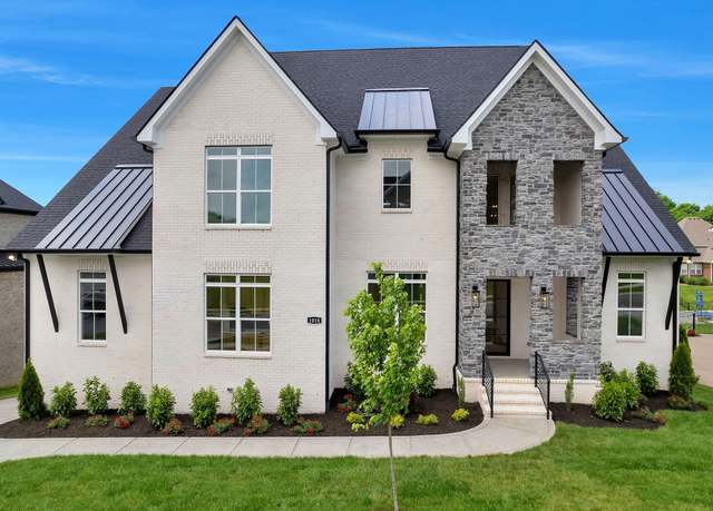 Property at 1018 Keeneland Dr, Gallatin, TN 37066, 5 beds, 5 baths