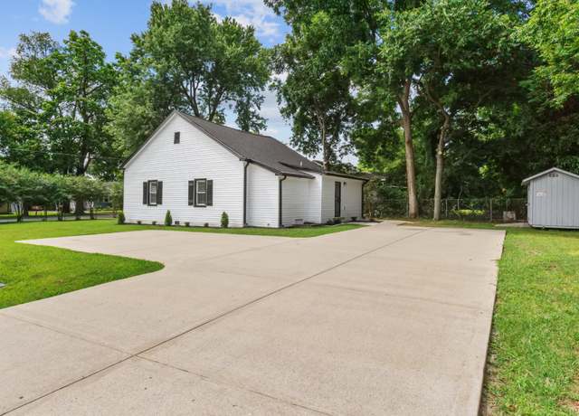 Property at 706 Poplar Ave, Murfreesboro, TN 37130, 3 beds, 2 baths