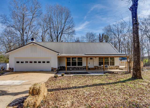Property at 8208 Graham Rd, Chattanooga, TN 37421, 4 beds, 3 baths