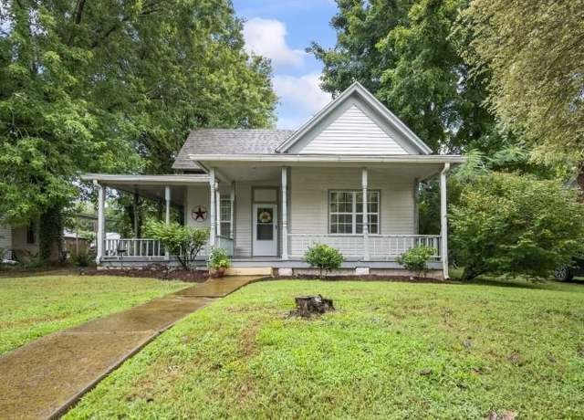 Property at 106 3rd Ave, Columbia, TN 38401, 3 beds, 2 baths