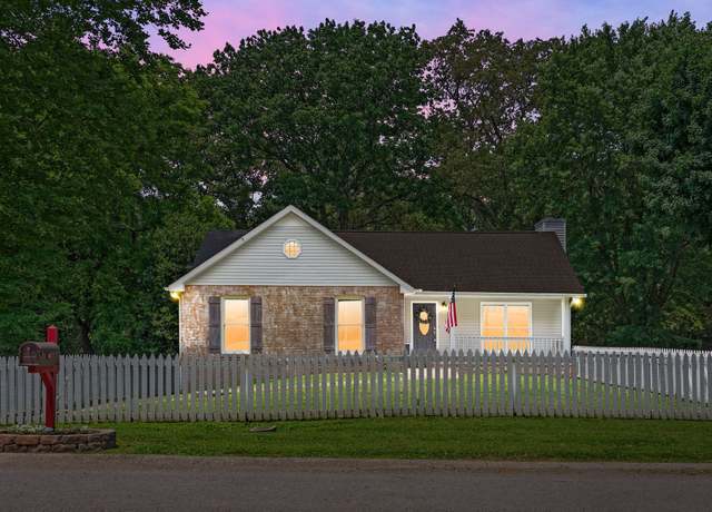 Property at 810 Burton Trl, Adams, TN 37010, 3 beds, 2 baths