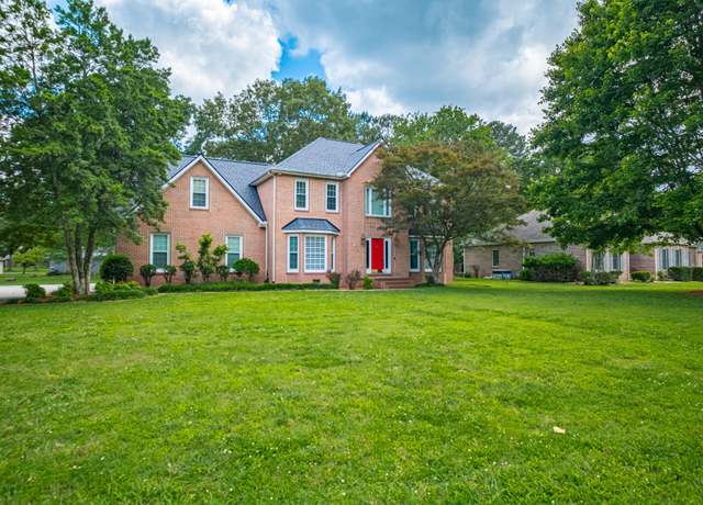 Property at 306 Amherst Dr, Tullahoma, TN 37388, 4 beds, 2.5 baths
