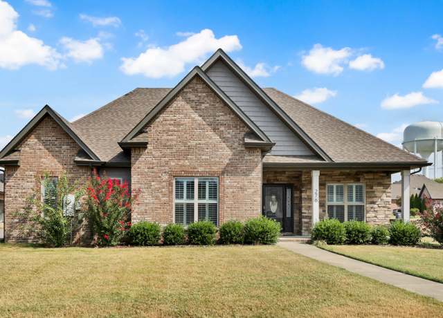 Property at 276 Dorchester Cir, Clarksville, TN 37043, 4 beds, 2 baths
