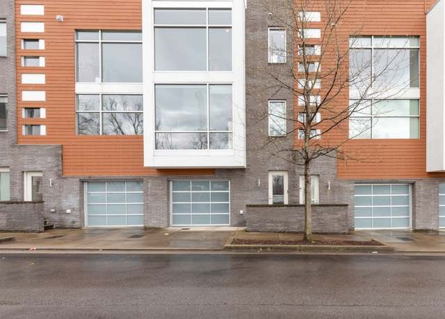 Property at 704 Strickland Dr, Nashville, TN 37206, 2 beds, 2.5 baths