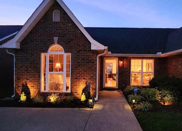 Property at 627 E Lane St, Shelbyville, TN 37160, 3 beds, 2 baths