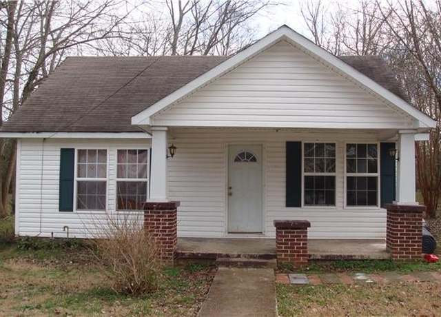 Property at 320 White St, Shelbyville, TN 37160, 3 beds, 2 baths