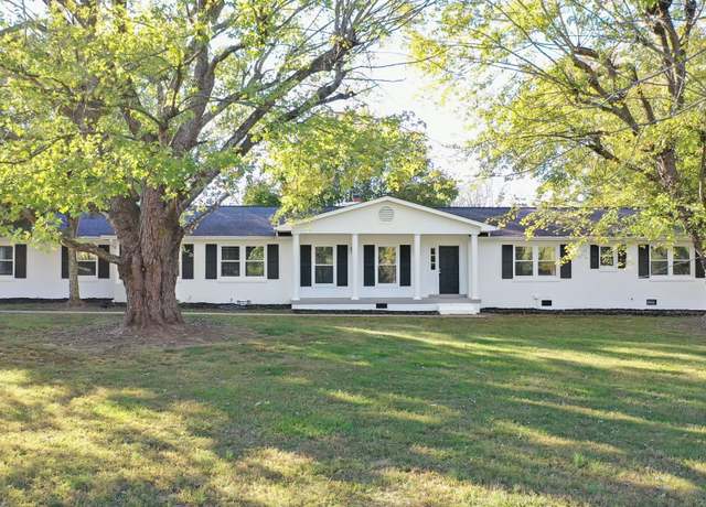 Property at 1409 Country Club Dr, Tullahoma, TN 37388, 4 beds, 2.5 baths