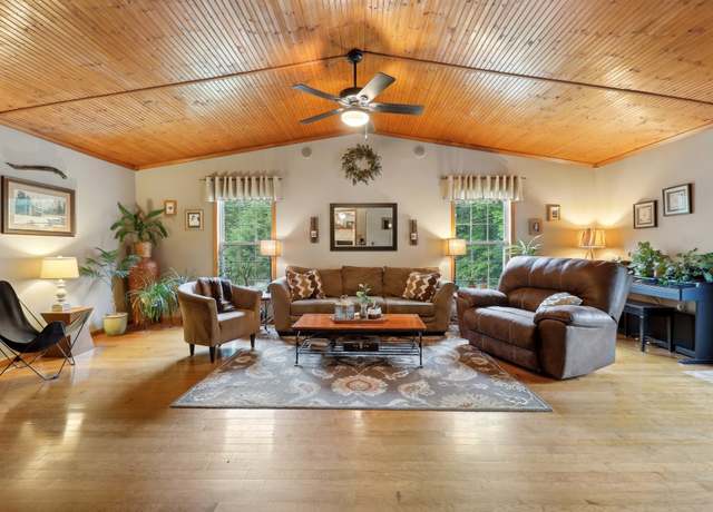 Property at 401 Harper Rd, Clarksville, TN 37043, 2 beds, 2 baths
