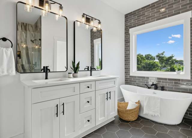 Property at 2213 18th Ave N, Nashville, TN 37208, 5 beds, 4 baths
