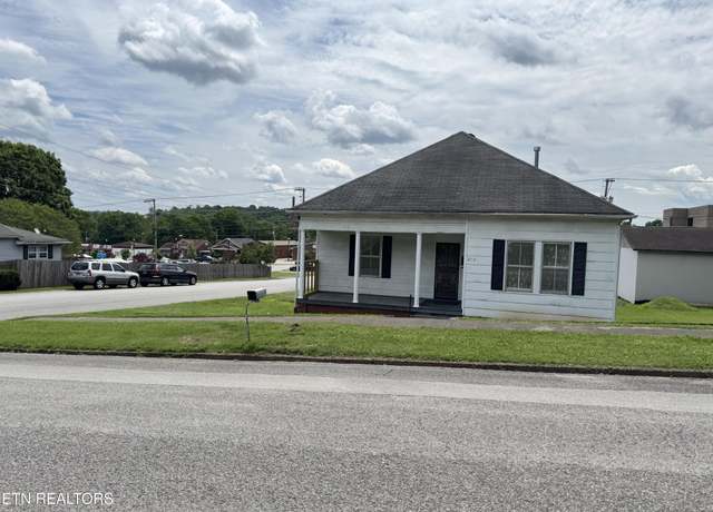 Property at 210 E 1st Ave, Lenoir City, TN 37771, 3 beds, 1 bath