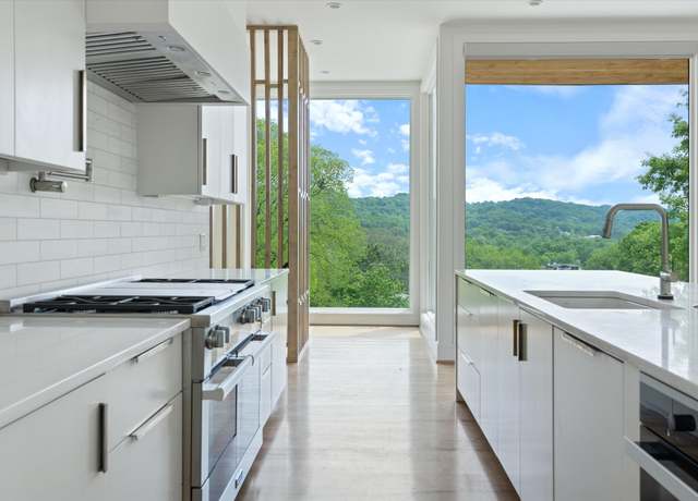 Property at 4505 Wayland Dr, Nashville, TN 37215, 5 beds, 5.5 baths
