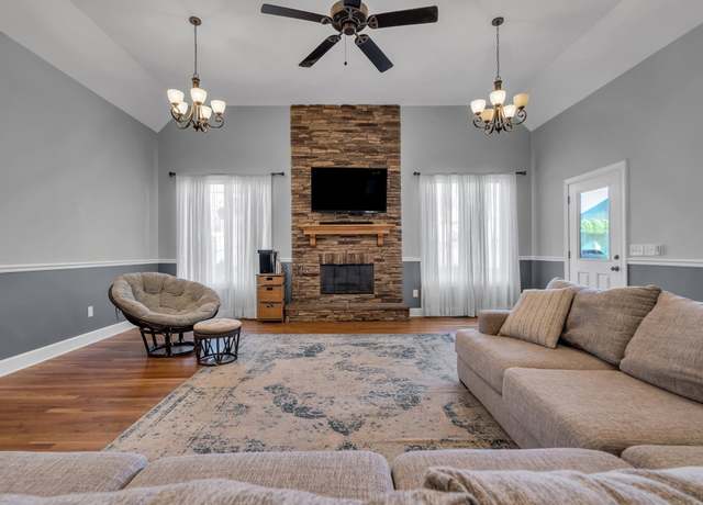 Property at 1010 Noel Dr, Mount Juliet, TN 37122, 5 beds, 3 baths