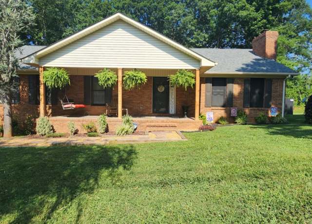 Property at 416 Lakeshore Dr, Mcminnville, TN 37110, 3 beds, 3 baths