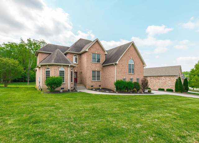 Property at 1022 Tower Hill Ln, Hendersonville, TN 37075, 4 beds, 2.5 baths