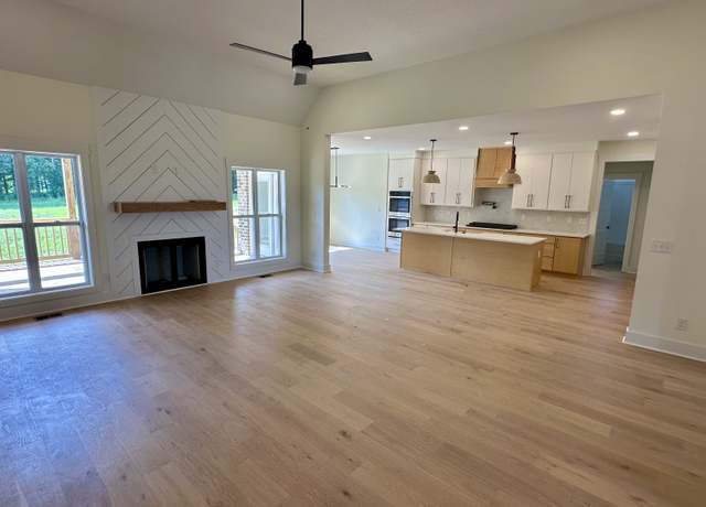 Property at 4932 Royal View Way, Clarksville, TN 37040, 4 beds, 3 baths