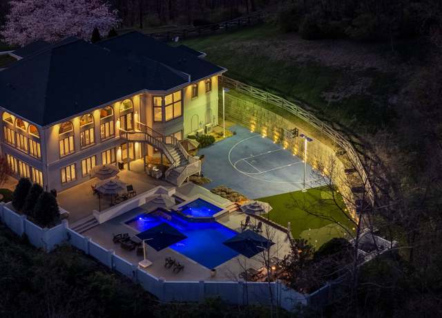 Property at 720 Valhalla Ln, Brentwood, TN 37027, 5 beds, 4.5 baths